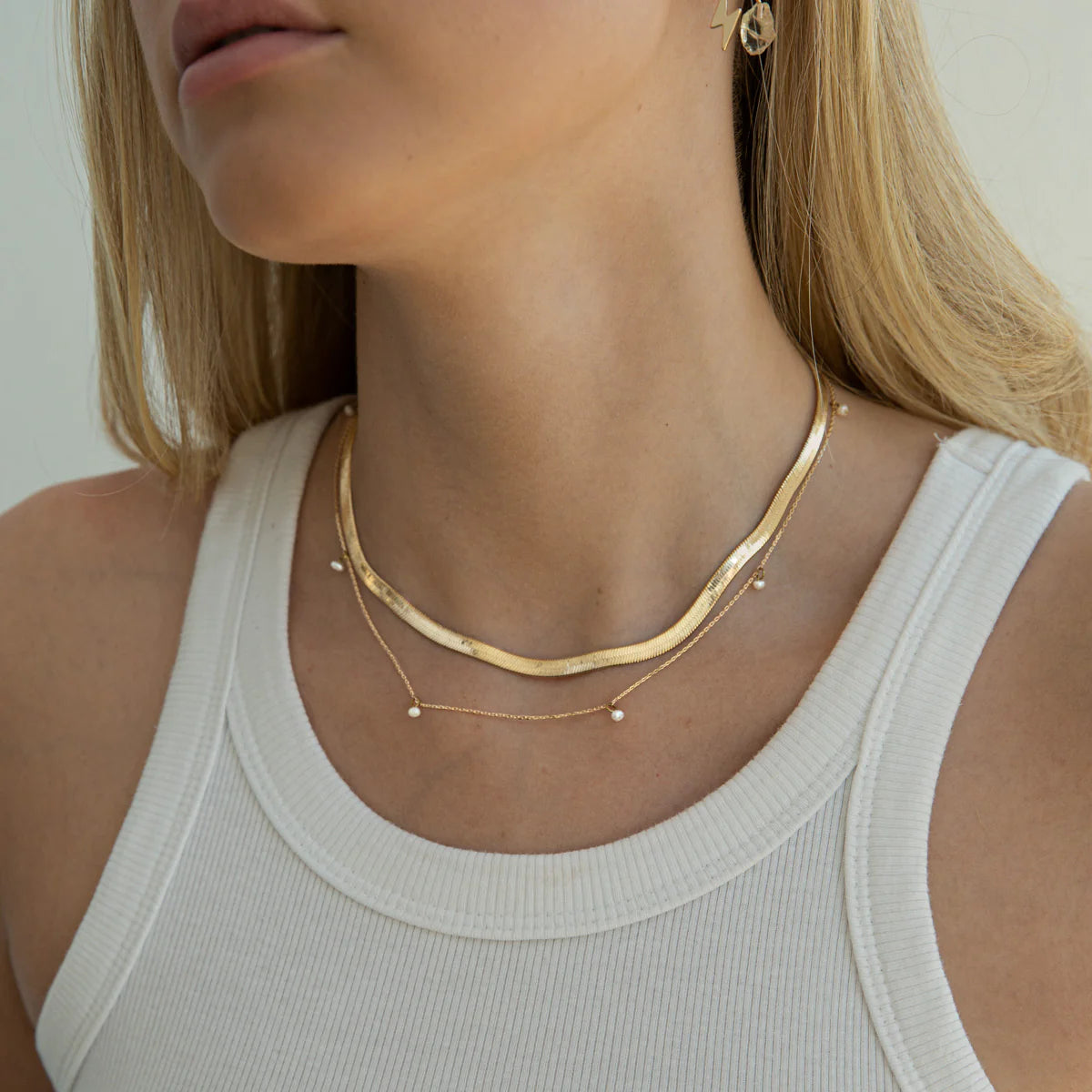 HALSBAND SMÅ VITA PÄRLOR